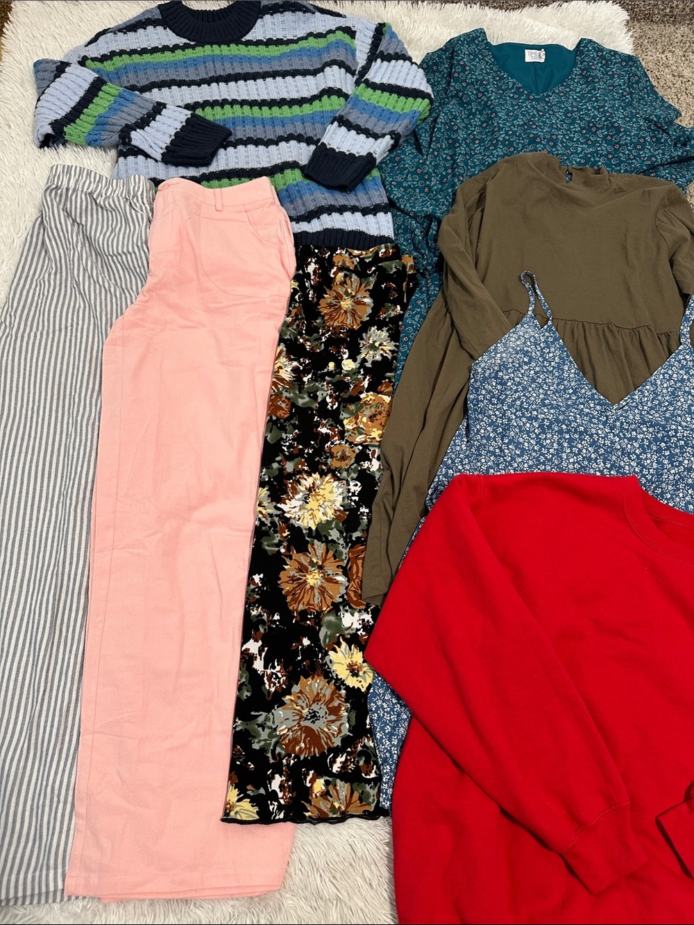 🧁 Bundle of 8 Woman’s Clothing Size Medium